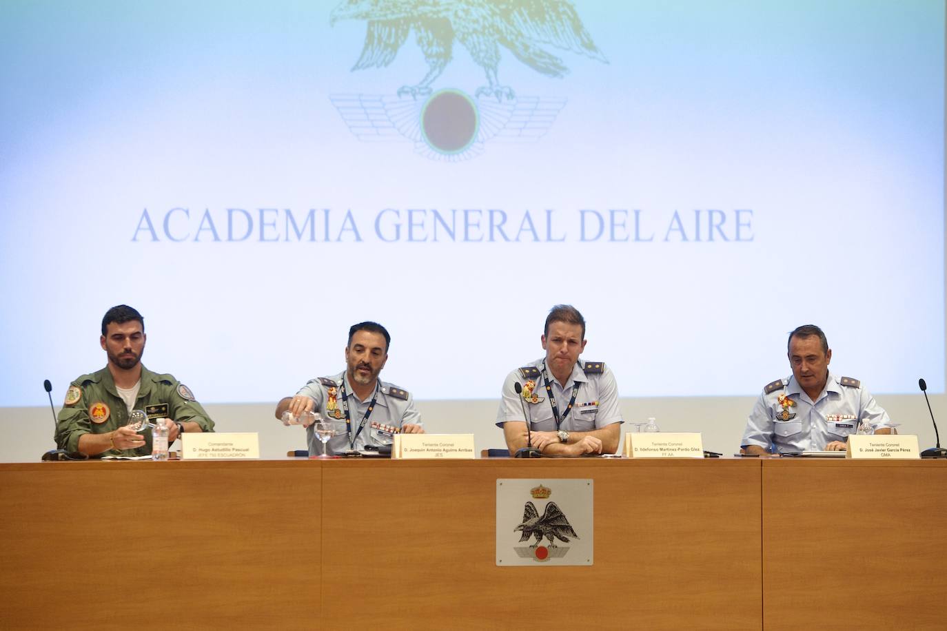 Fotos: Los futuros pilotos de la AGA estrenan un nuevo avión de entrenamiento más moderno y eficiente, en imágenes