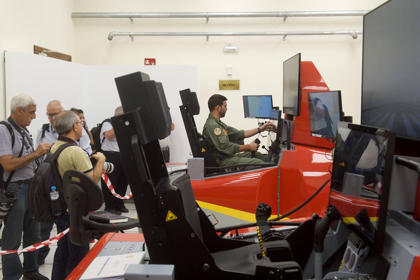 Fotos: Los futuros pilotos de la AGA estrenan un nuevo avión de entrenamiento más moderno y eficiente, en imágenes