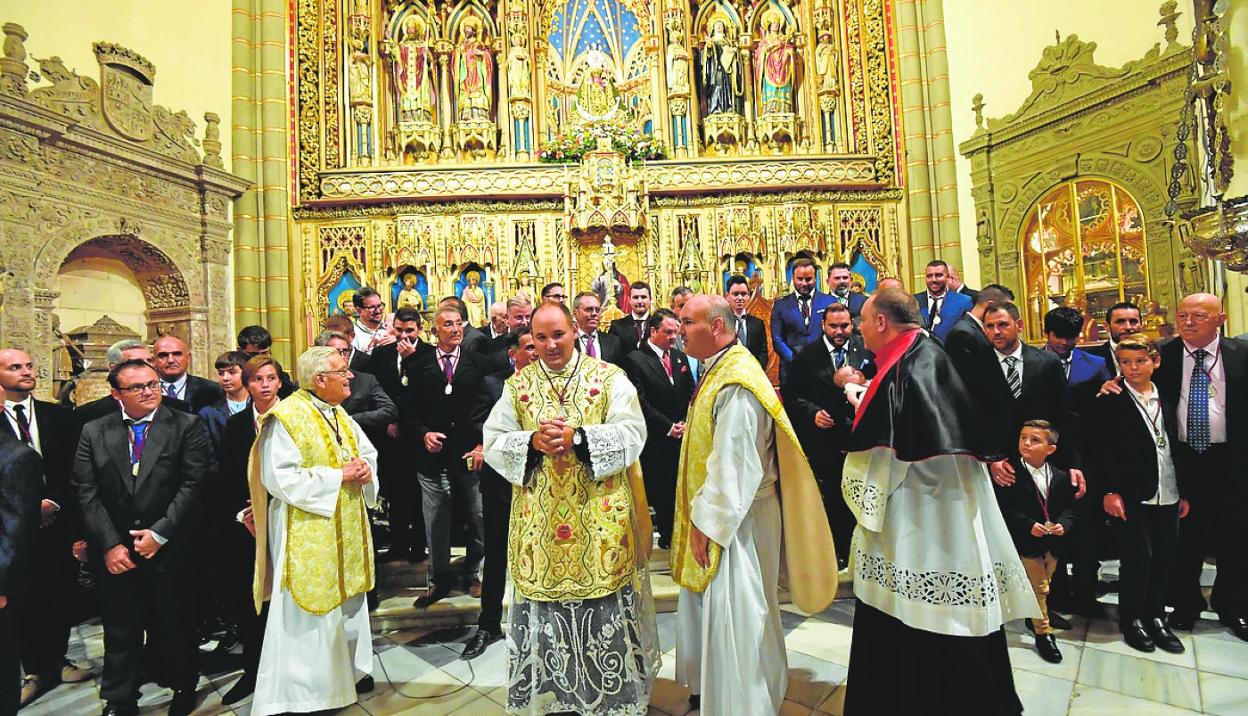 Un momento del acto de imposición de medallas celebrado ayer por la tarde en la Catedral. 