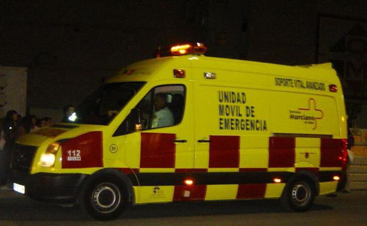 Imagen de archivo de uan ambulancia del 112.