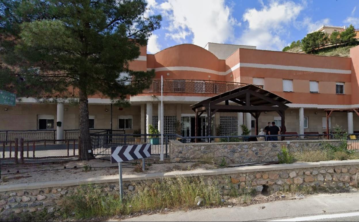 Fachada de la residencia Santa Isabel de Villanueva del Río Segura. 