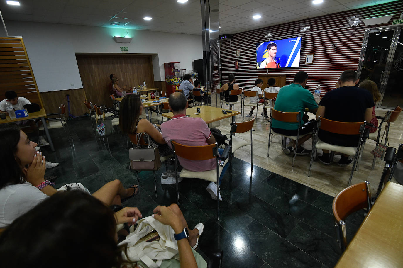 Fotos: El apoyo de los vecinos de El Palmar a Carlos Alcaraz en la final del US Open, en imágenes