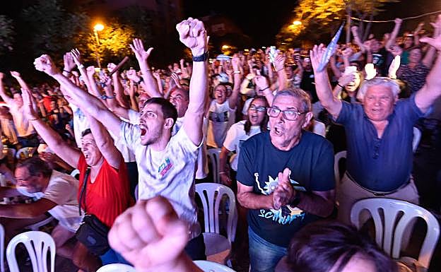 Los vecinos de El Palmar, apoyando a Carlos Alcaraz. 