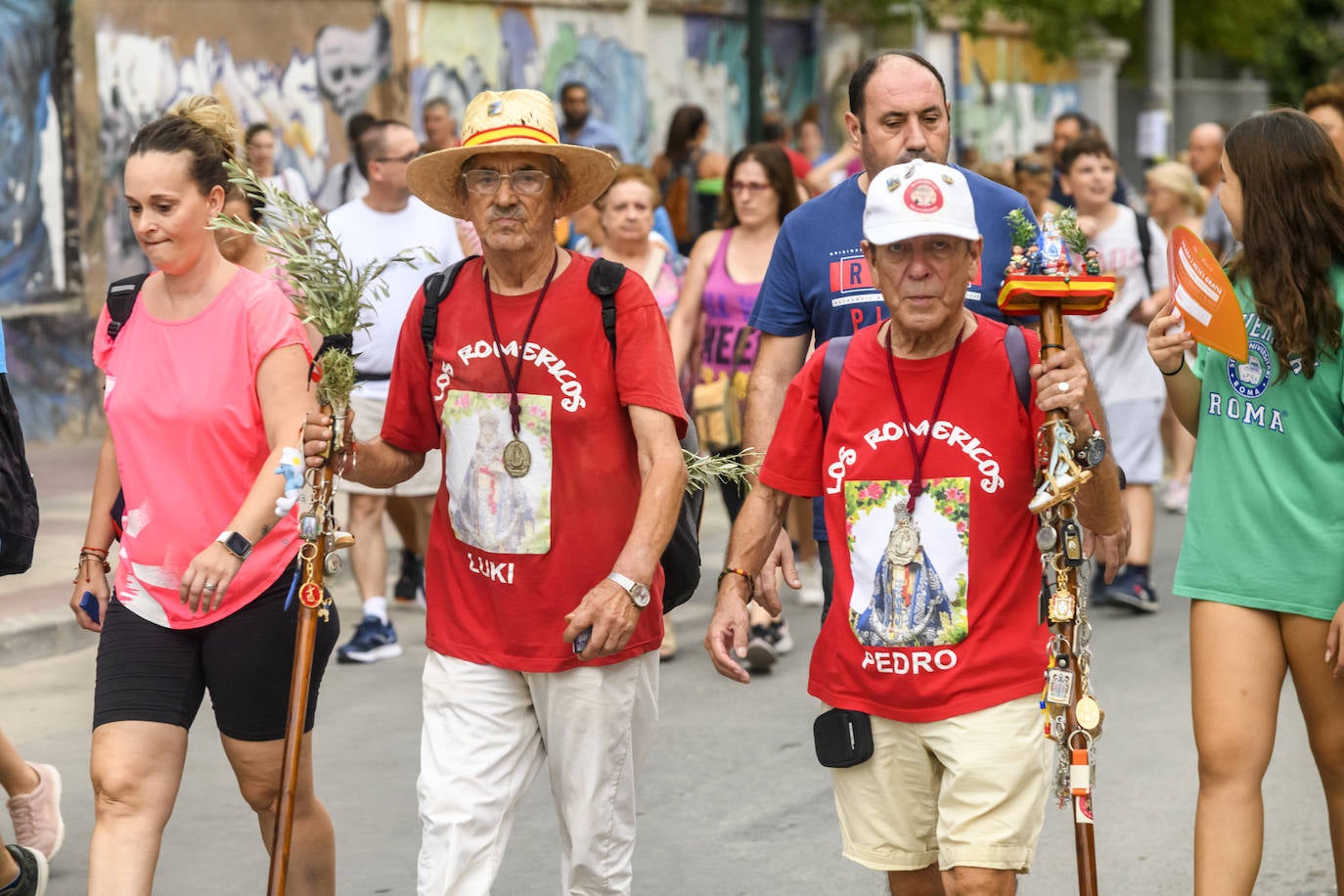 Miles de romeros acompañan a la Virgen de la Fuensanta de vuelta a su Santuario. 