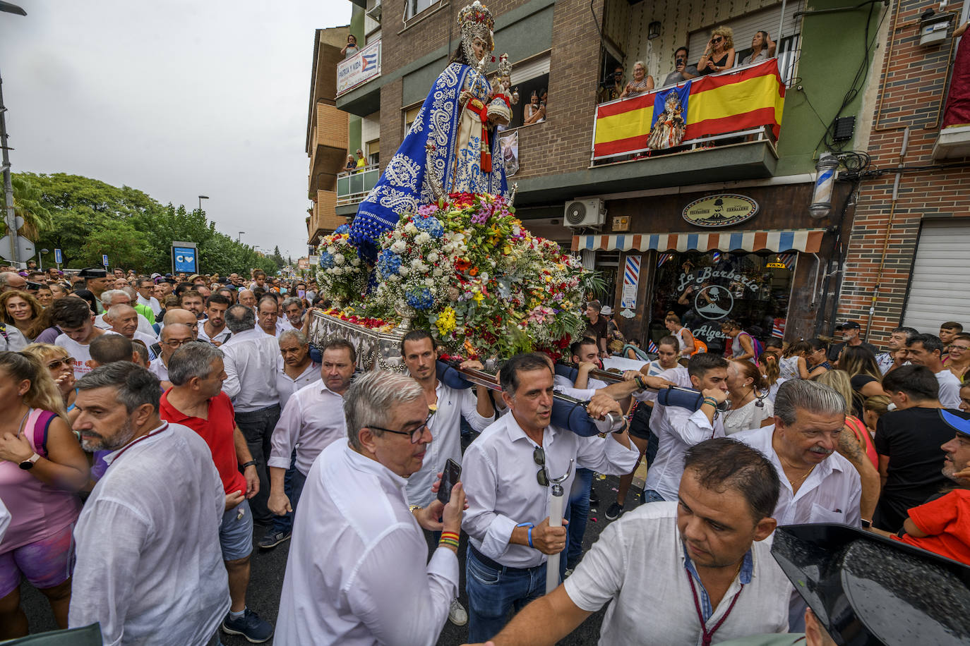 Miles de romeros acompañan a la Virgen de la Fuensanta de vuelta a su Santuario. 