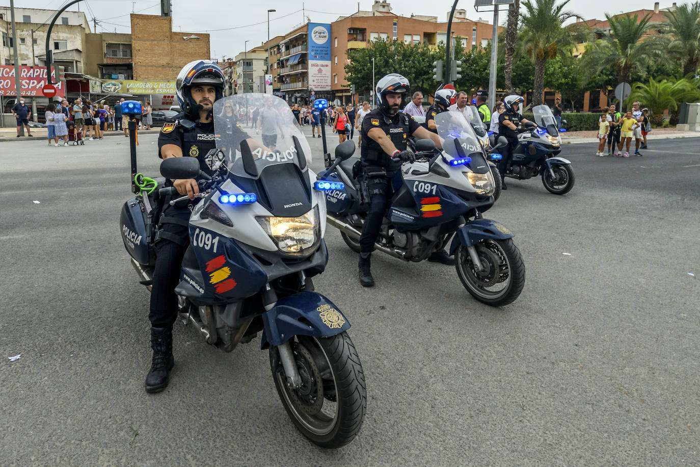 Miles de romeros acompañan a la Virgen de la Fuensanta de vuelta a su Santuario. 