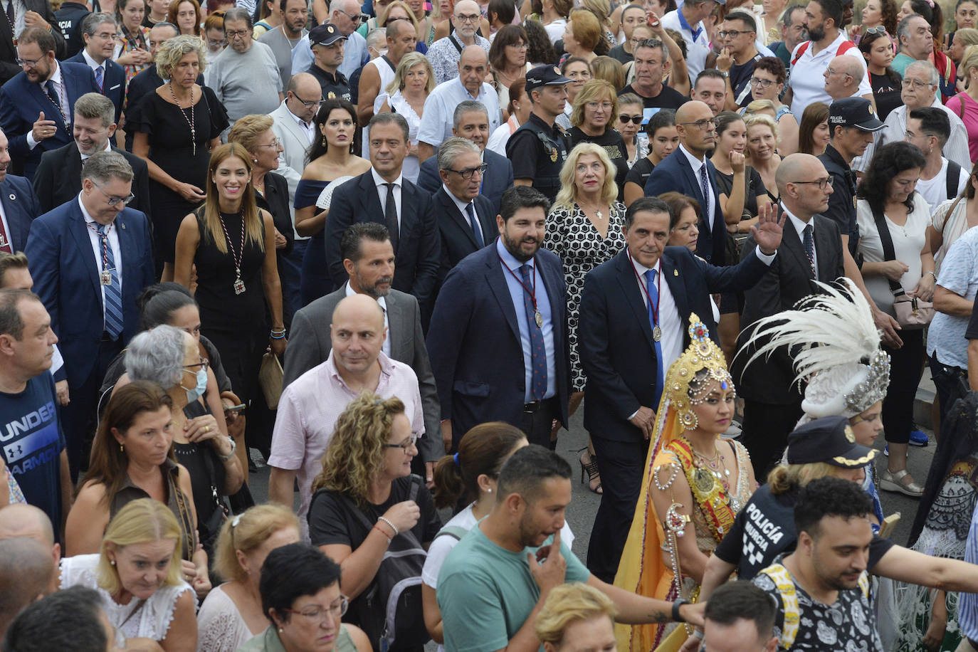 Miles de romeros acompañan a la Virgen de la Fuensanta de vuelta a su Santuario. 