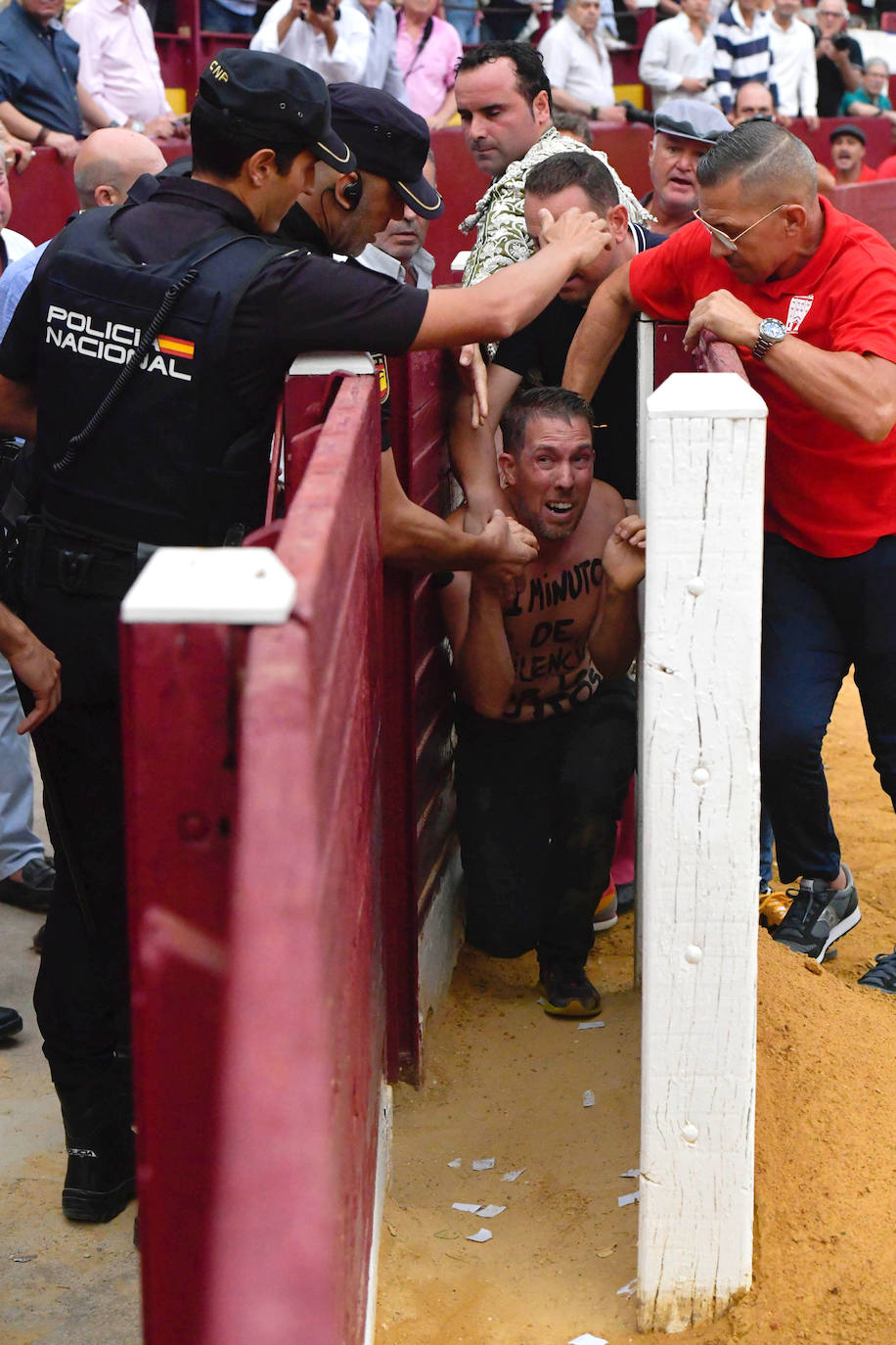 Fotos: Rabos a pares en la corrida del martes de la Feria de Murcia