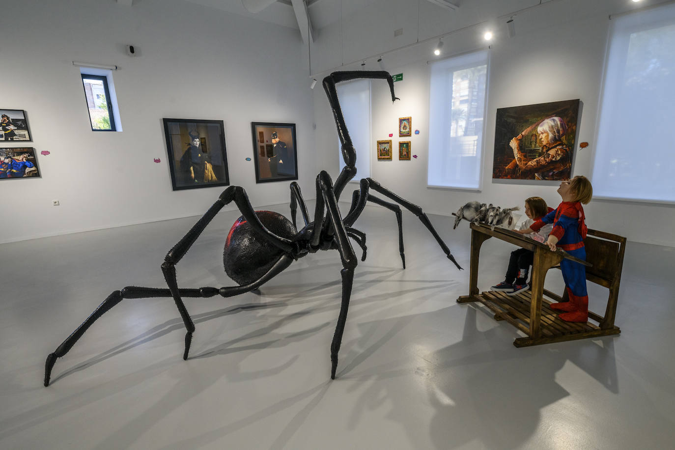 Fotos: La Cárcel Vieja abre sus puertas al arte con &#039;Héroes y villanos&#039;