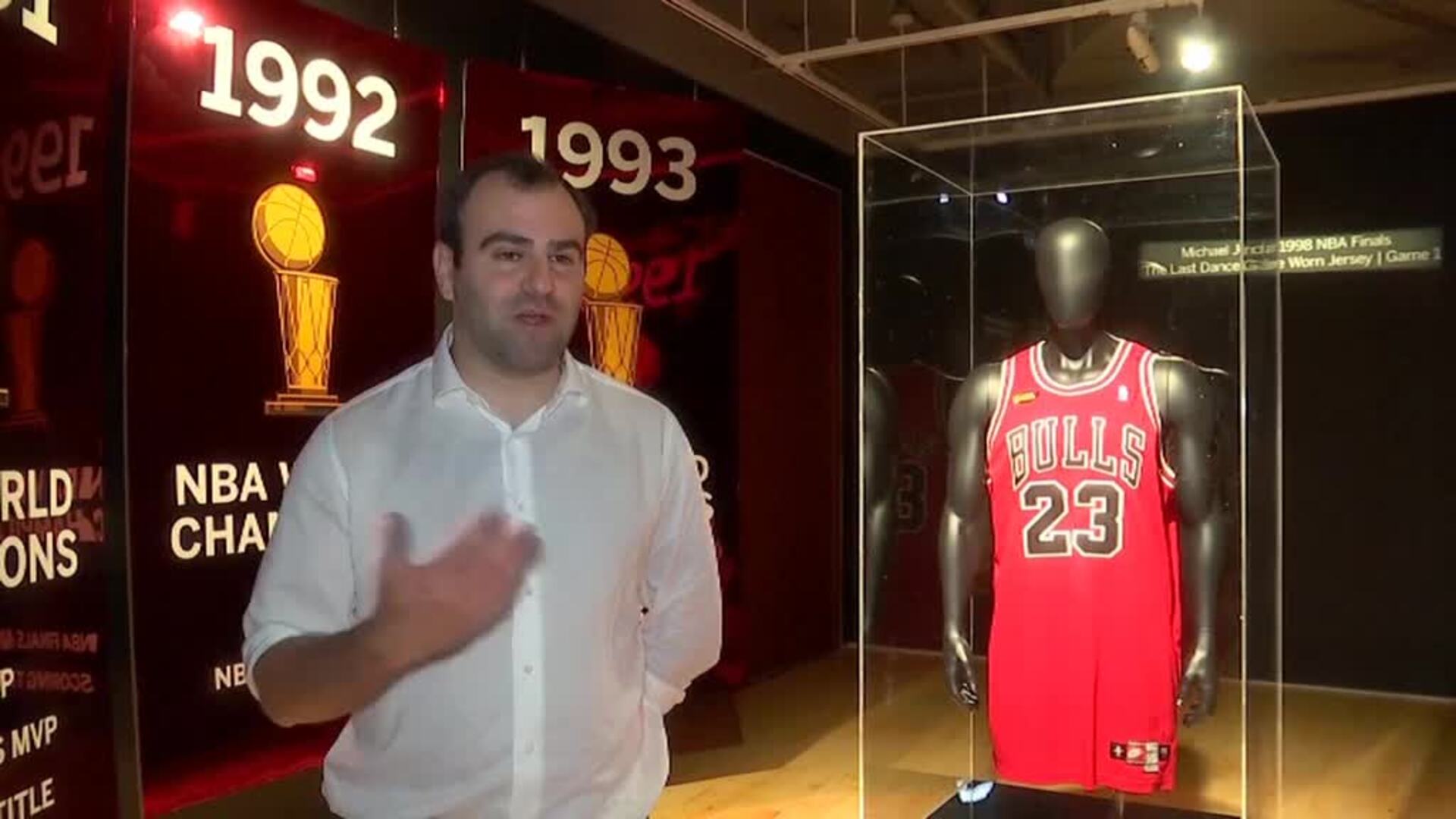 Una camiseta de Michael Jordan bate el récord de subastas vendida por más de 10 millones de dólares