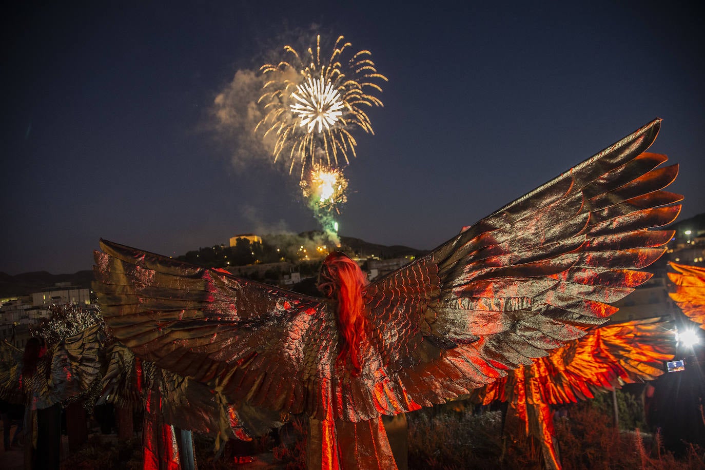 Fotos: Cientos de festeros protagonizan el encendido del fuego sagrado de Carthagineses y Romanos
