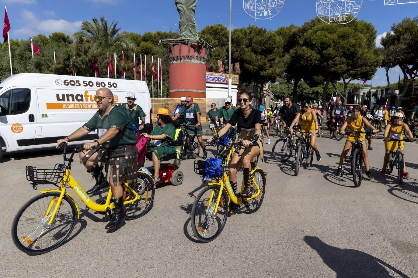 Fotos: La ruta en bicicleta desde el campamento en las fiestas de Carthagineses y Romanos