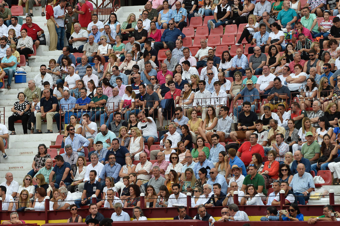 Fotos: Ambiente festivo en los tendidos de La Condomina