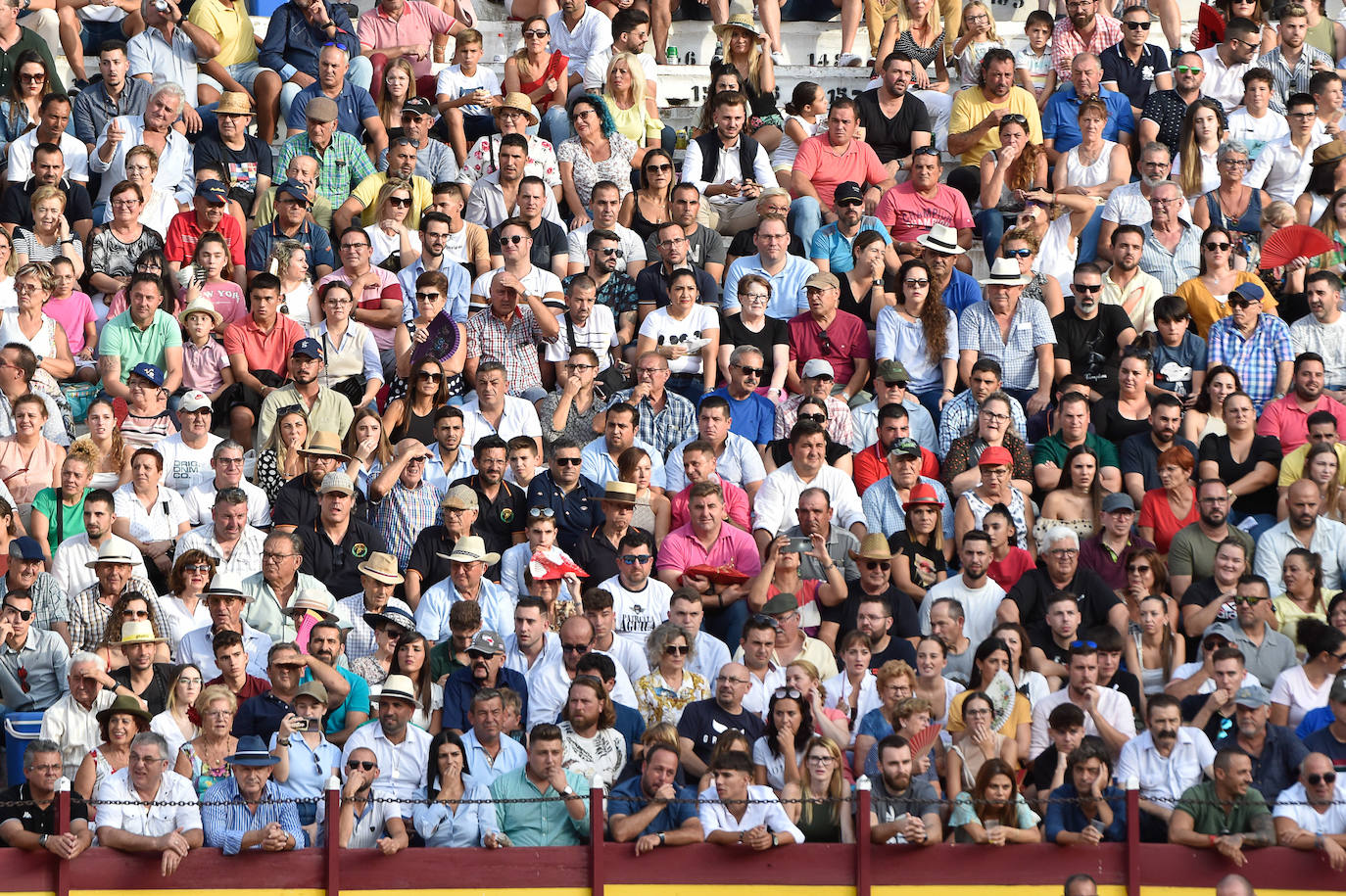 Fotos: Ambiente festivo en los tendidos de La Condomina