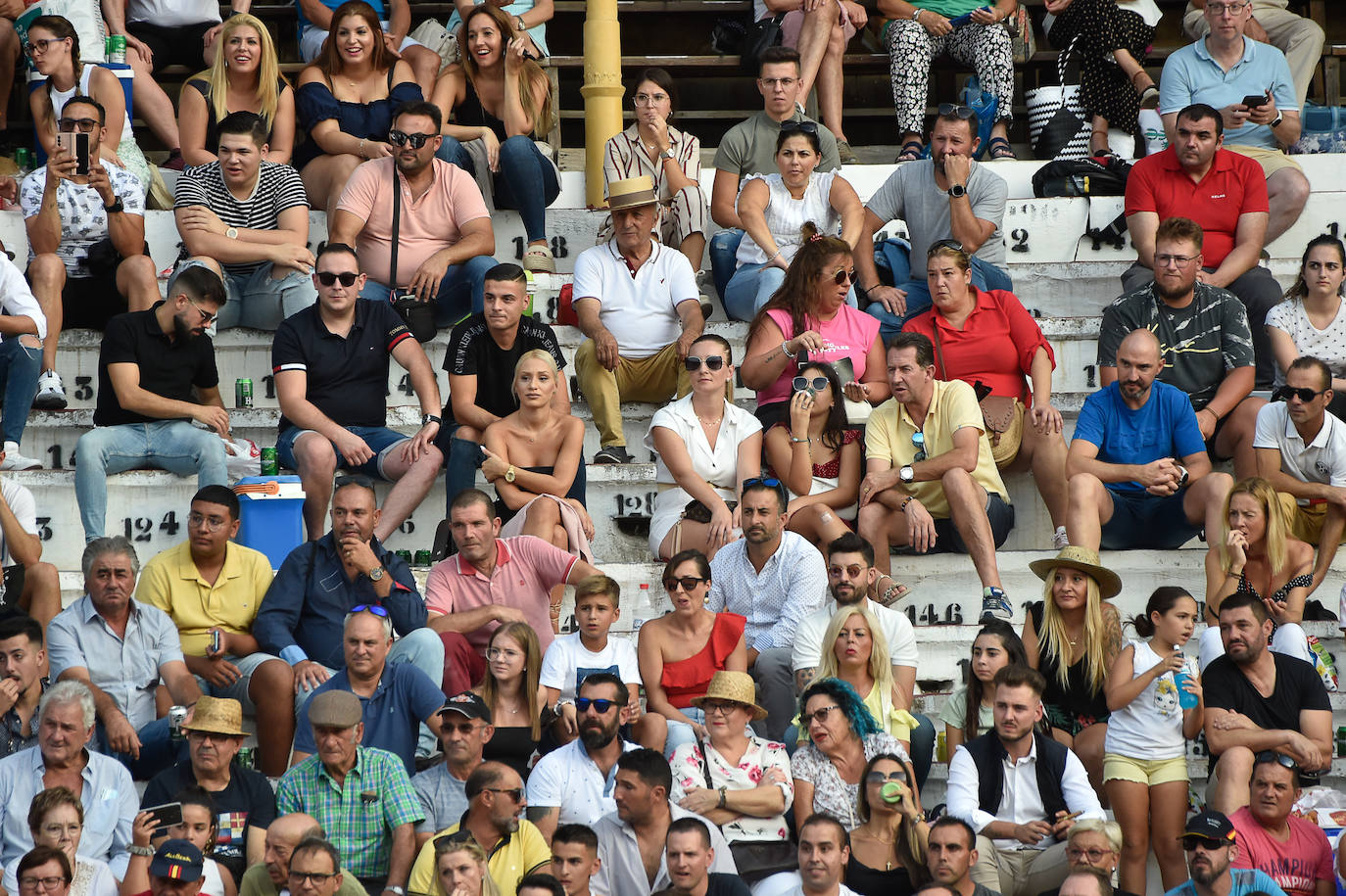 Fotos: Ambiente festivo en los tendidos de La Condomina