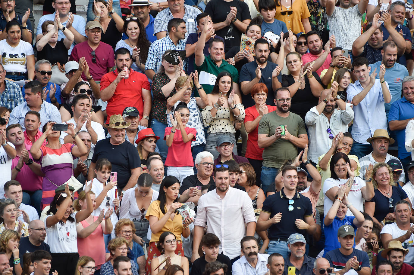 Fotos: Ambiente festivo en los tendidos de La Condomina