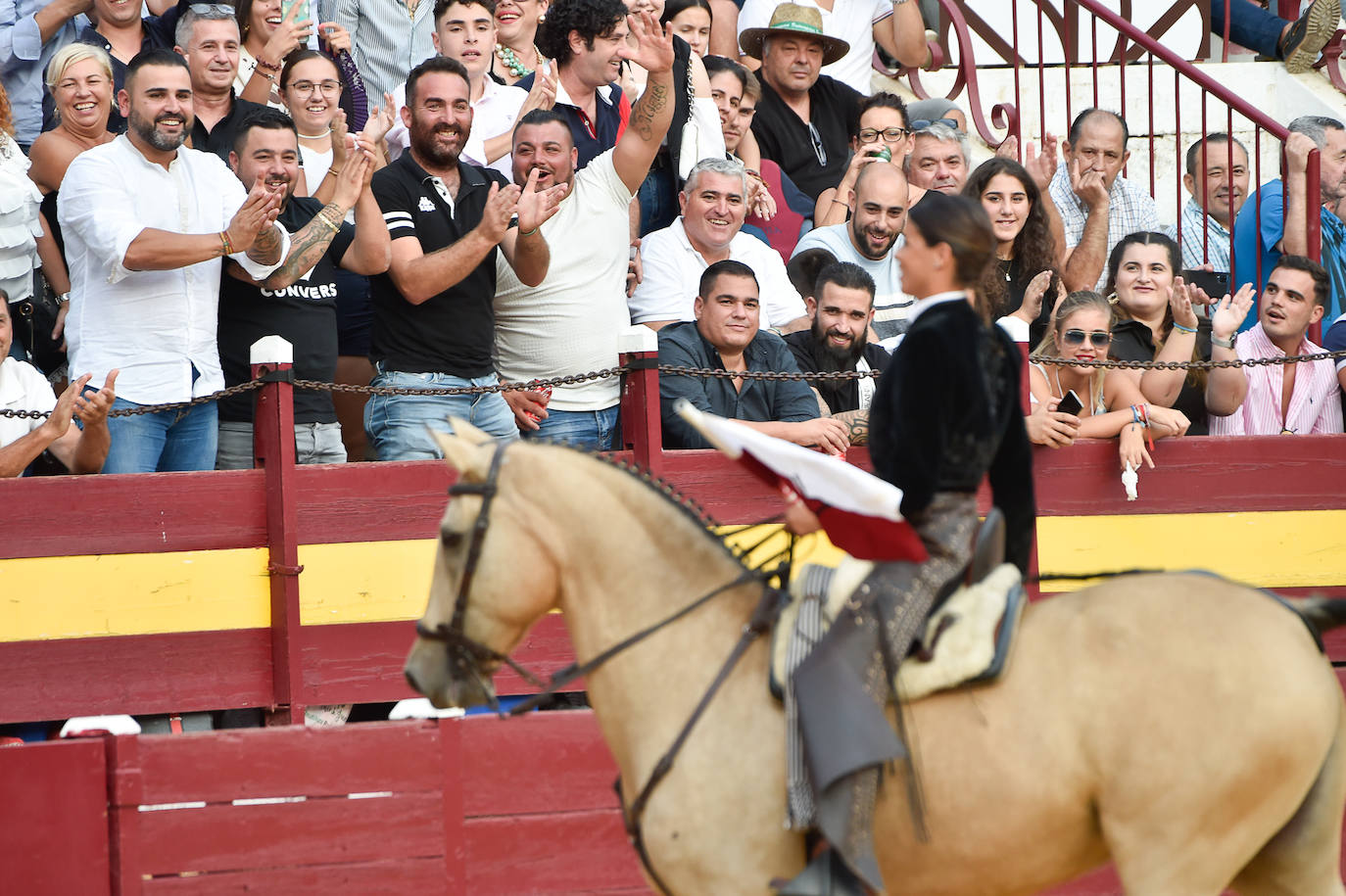 Fotos: Ambiente festivo en los tendidos de La Condomina