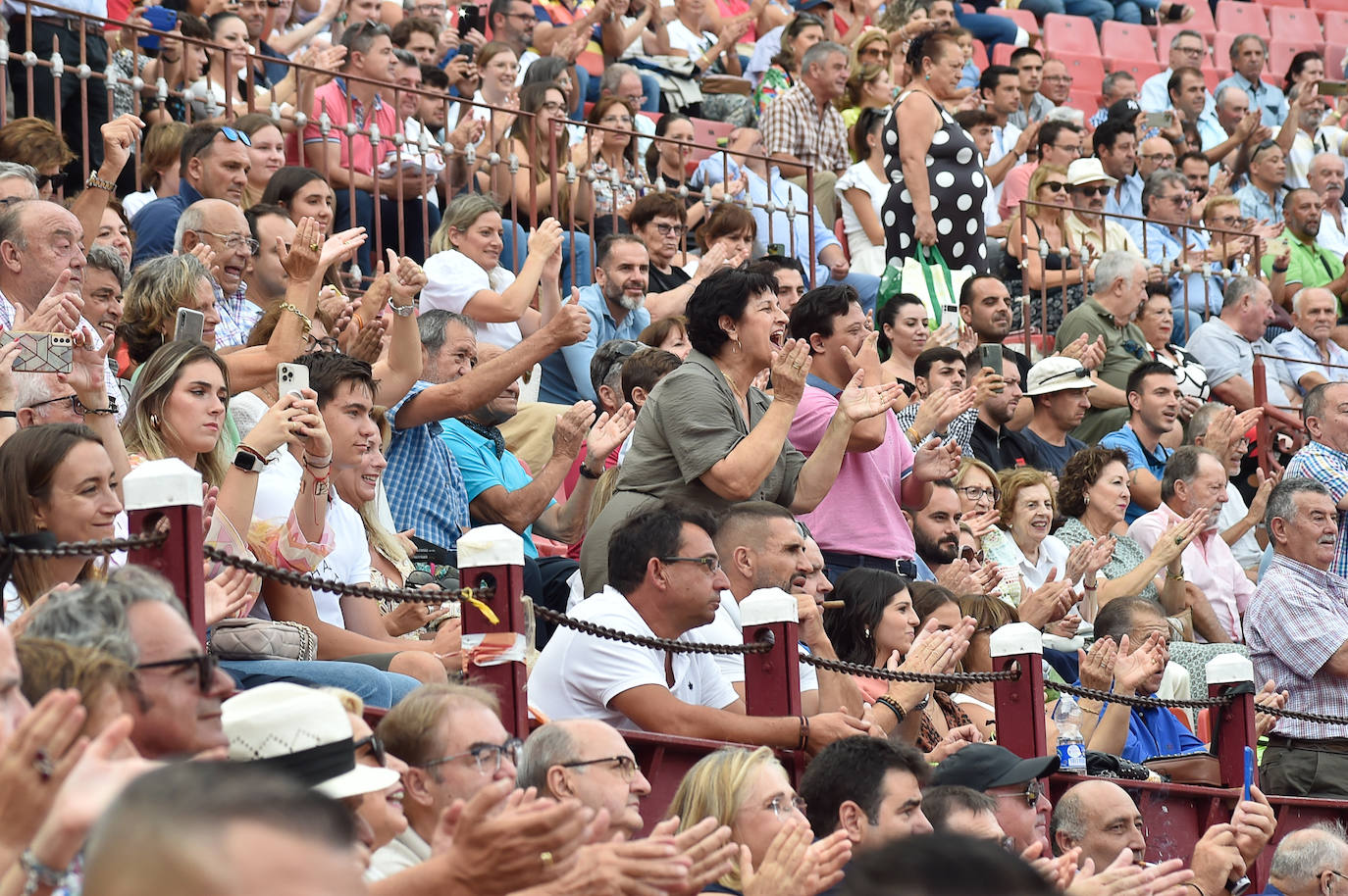 Fotos: Ambiente festivo en los tendidos de La Condomina