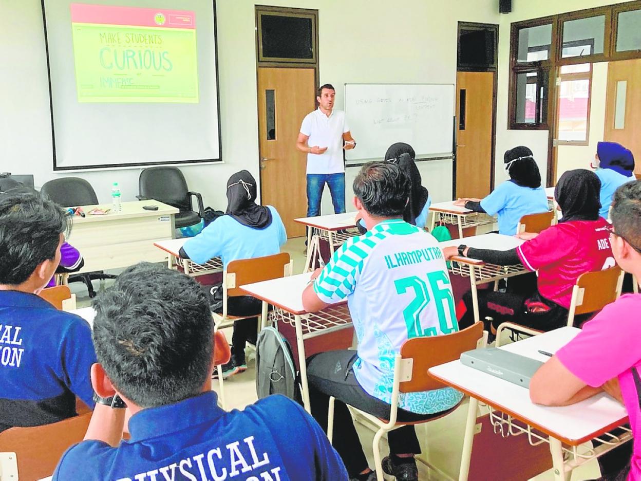 Uno primaria de la ciudad indonesia de Yogyakarta participan en un proyecto de la Universidad de Murcia