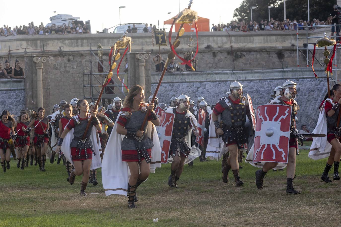 Fotos: Casi cinco mil personas disfrutan en Cartagena de la batalla por la toma de Qart Hadast