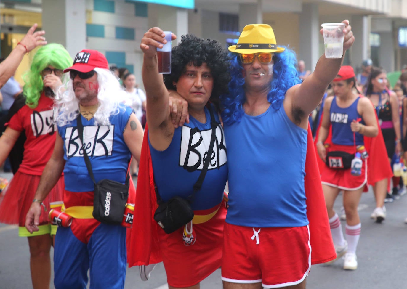 Fotos: Los superhéroes toman Cabezo de Torres en el Medio Año Carnavalero