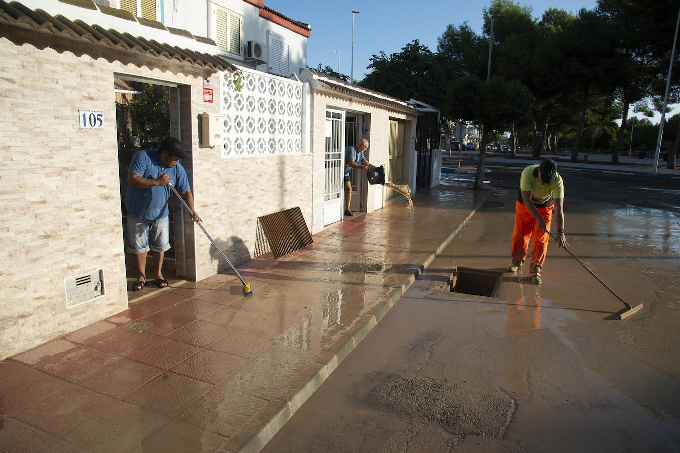 Fotos: El aviso rojo por lluvias deja en Los Alcázares 130 litros acumulados, en imágenes