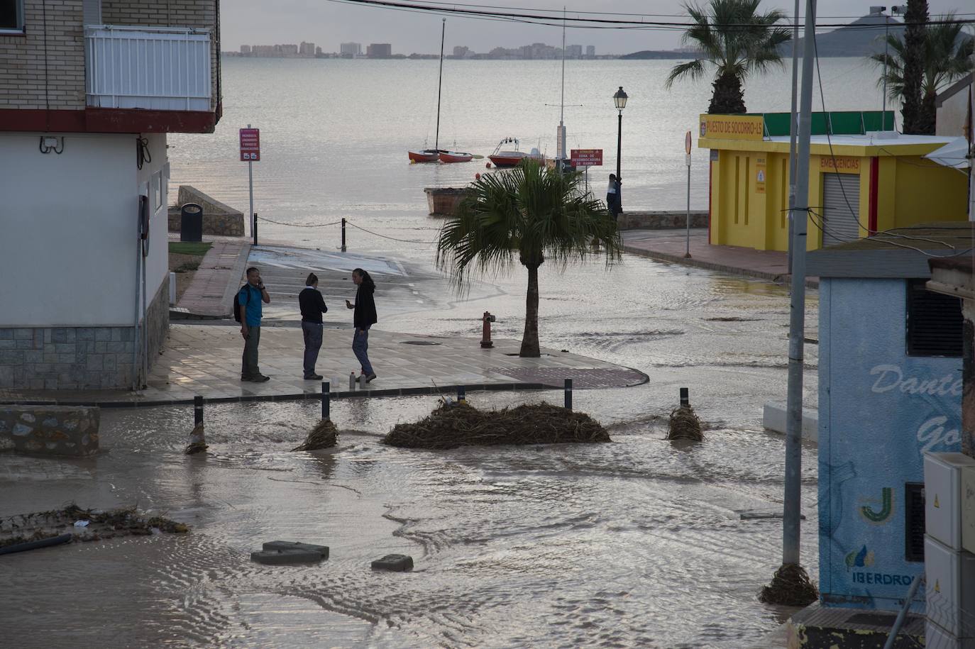 Fotos: El aviso rojo por lluvias deja en Los Alcázares 130 litros acumulados, en imágenes