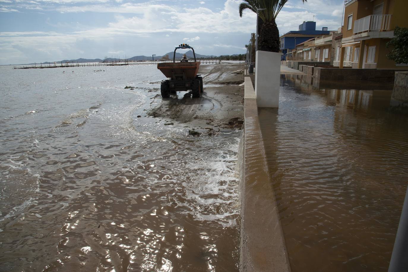 Fotos: Escorrentías por las intensas lluvias en Los Urrutias