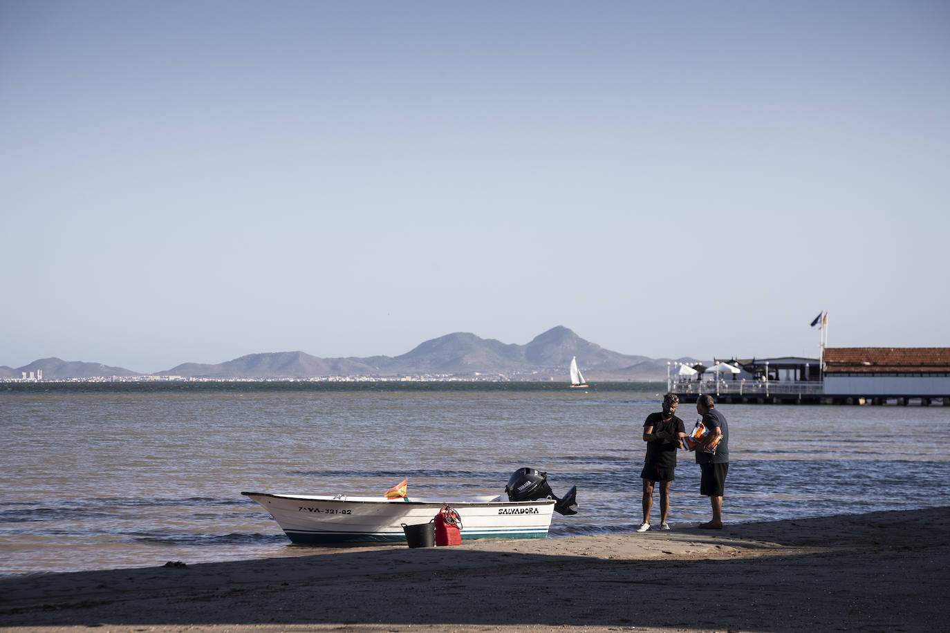 Fotos: Las intensas lluvias tiñen de marrón el Mar Menor