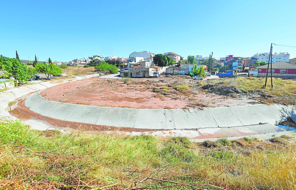 Meandro encauzado en la rambla de La Ventosa, metros antes de la zona arrasada por la riada. 