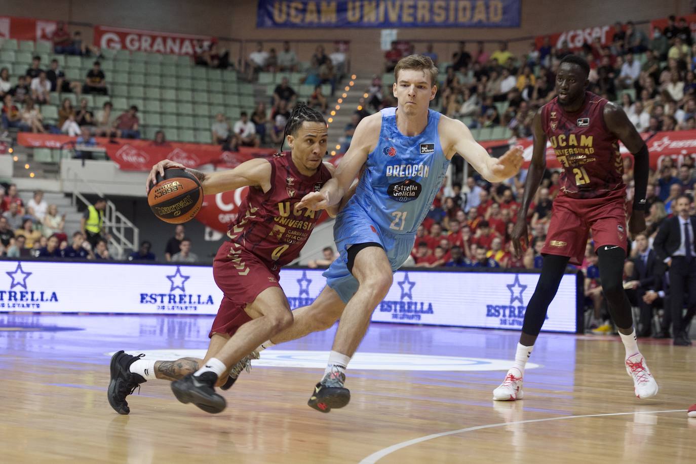 Fotos: Tropiezo en el debut del UCAM ante el Breogán