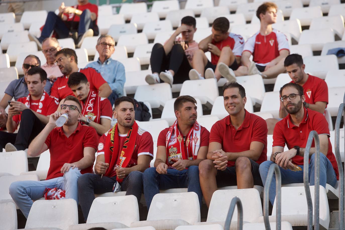Fotos: Búscate en las gradas del Enrique Roca en la victoria del Real Murcia frente a la SD Logroñés