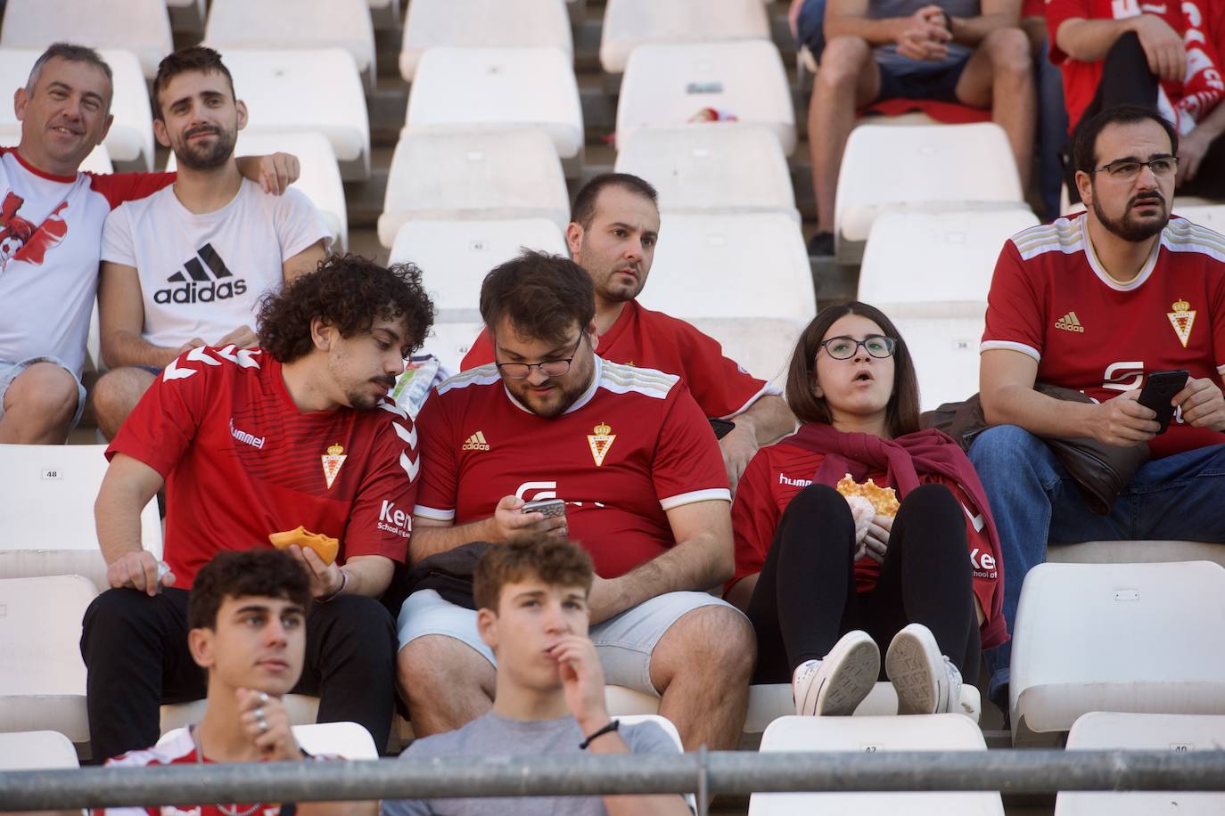 Fotos: Búscate en las gradas del Enrique Roca en la victoria del Real Murcia frente a la SD Logroñés