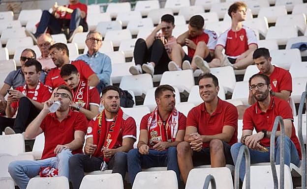 Galería. Búscate en la grada del Enrique Roca en la victoria del Real Murcia frente a la SD Logroñés.
