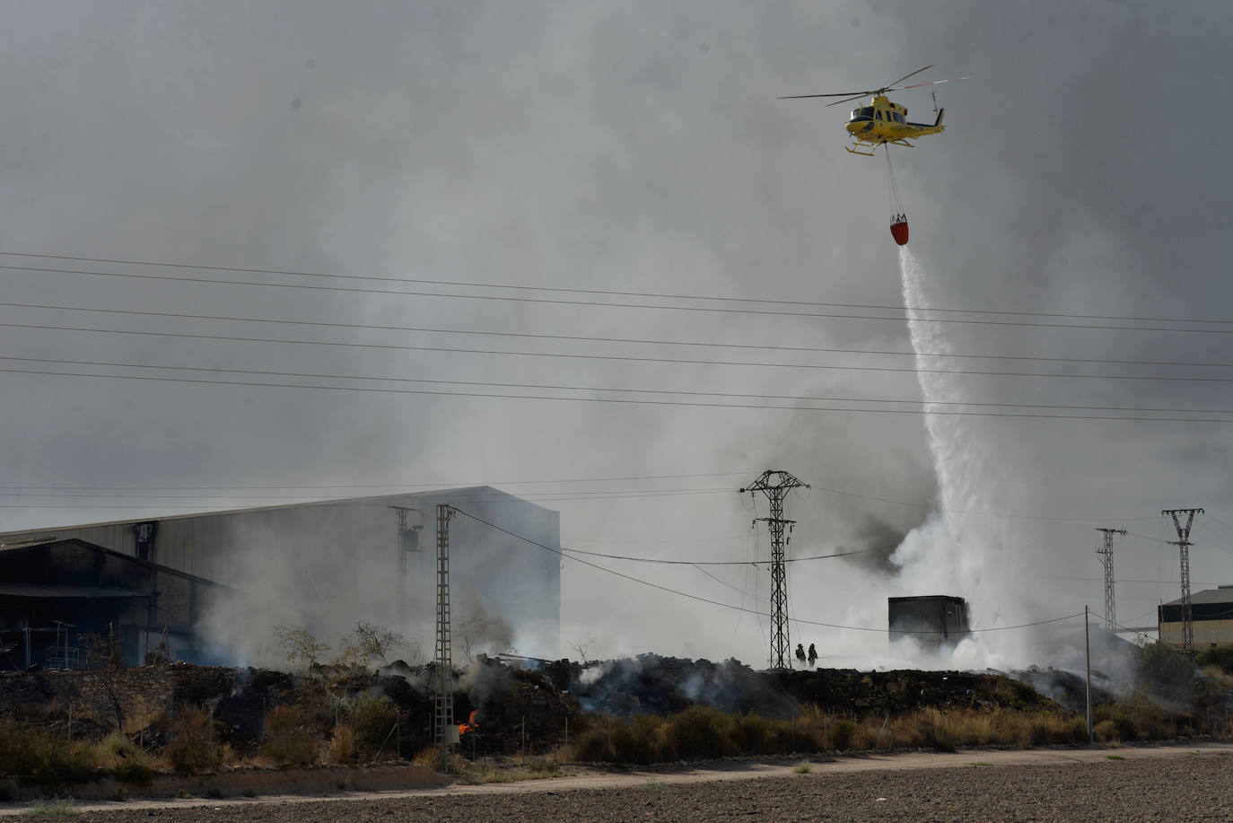 Fotos: Incendio en una nave de piensos de Murcia