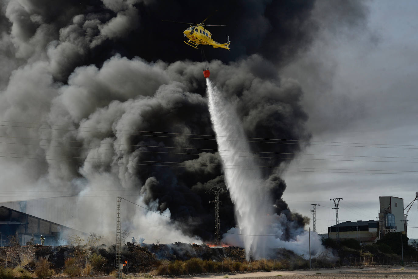 Fotos: Incendio en una nave de piensos de Murcia