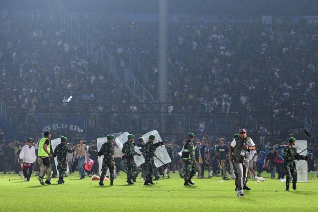 Fotos: Las imágenes de la tragedia en el fútbol de Indonesia