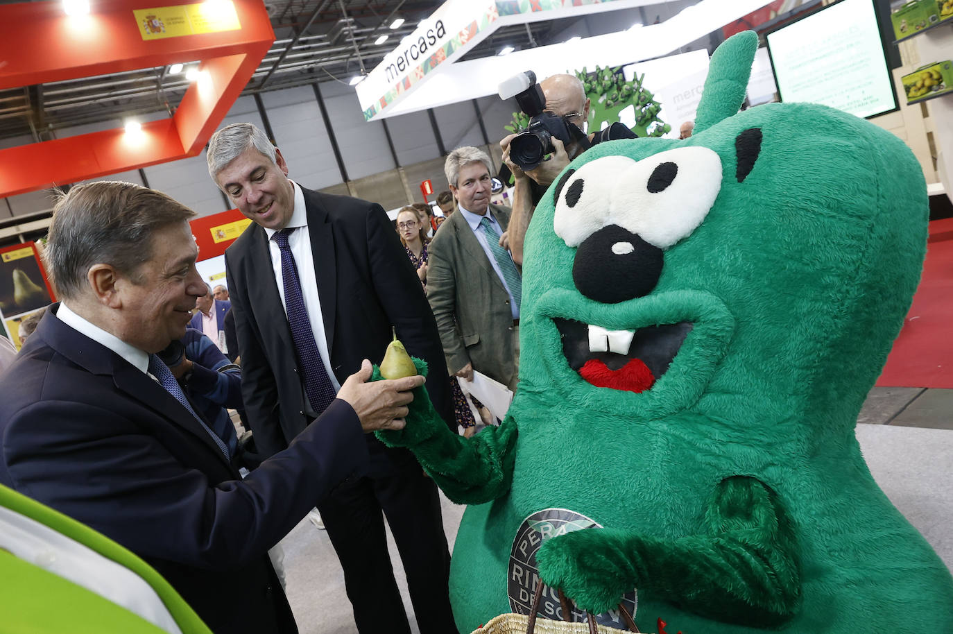 Fotos: Visita de López Miras a la feria Fruit Attraction, en imágenes
