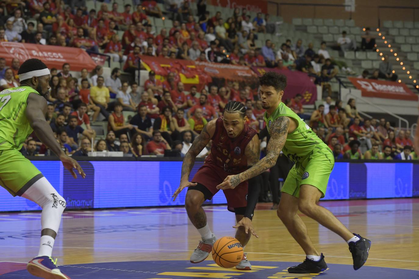 Fotos: El UCAM vence al Tofas (75-72)