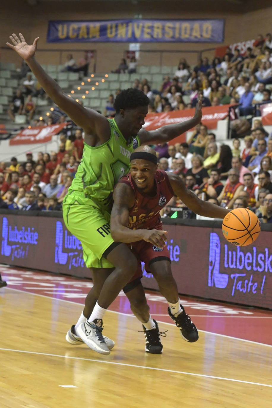Fotos: El UCAM vence al Tofas (75-72)