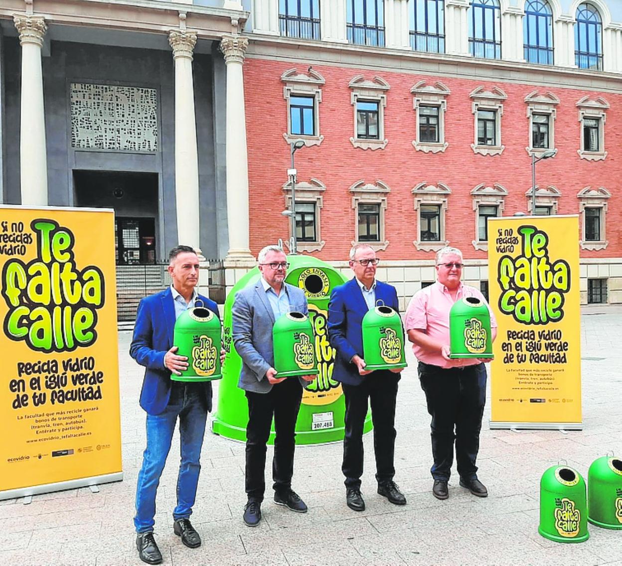 Francisco Marín, con los representantes de Ecovidrio y las universidades.