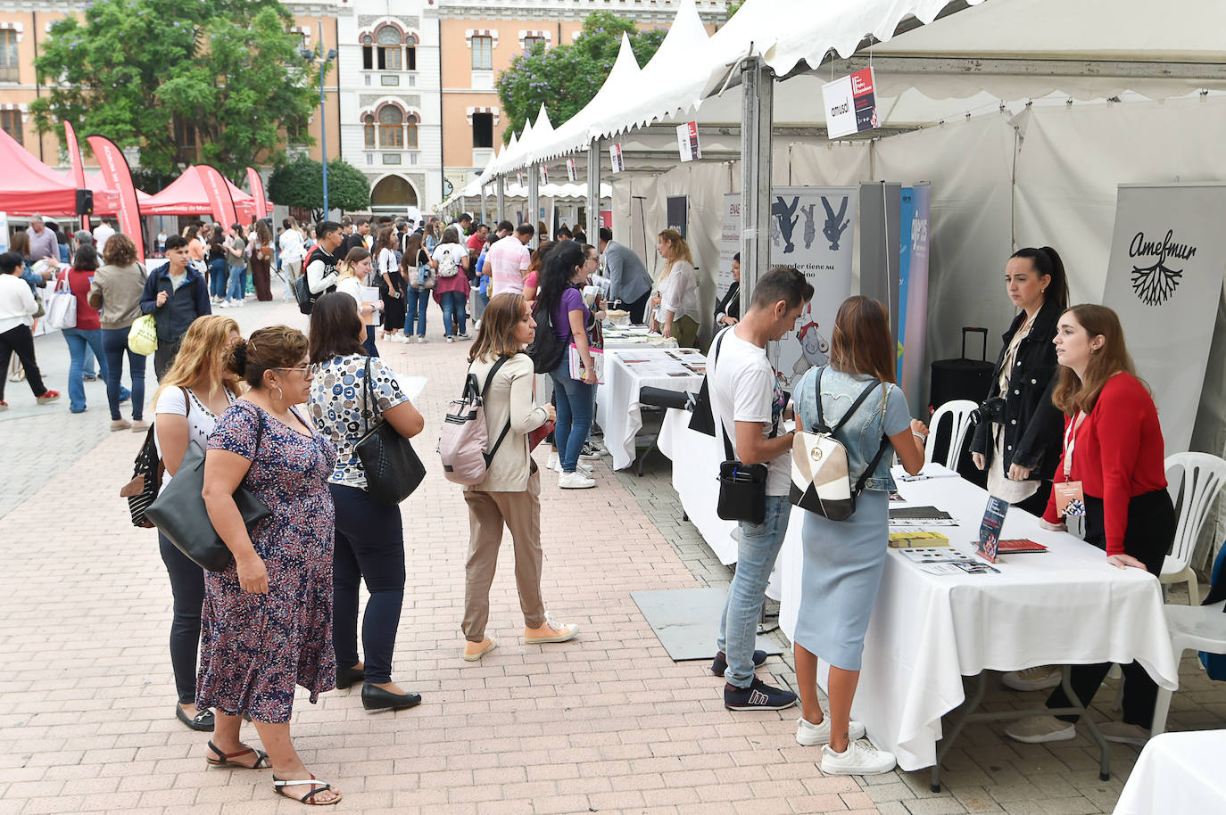 Fotos: La Feria de Empleo de Murcia atrae a cientos de personas