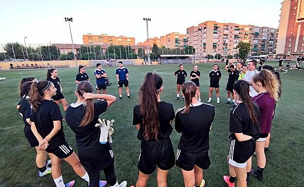 El Fútbol Club Cartagena femenino, en Ciudad Jardín. 