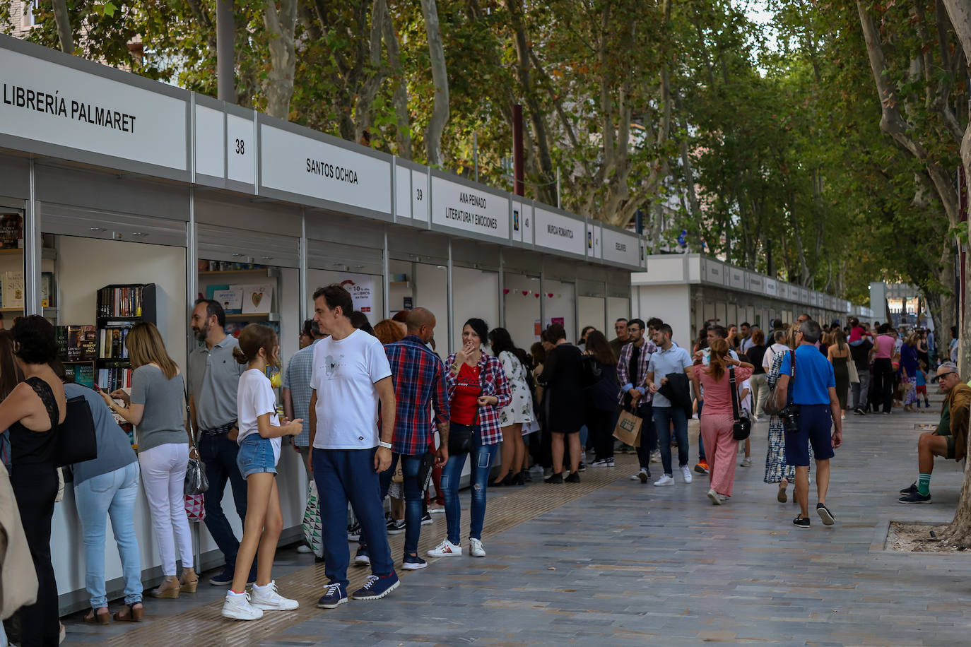 Fotos: La jornada del sábado de la Feria del Libro de Murcia, en imágenes