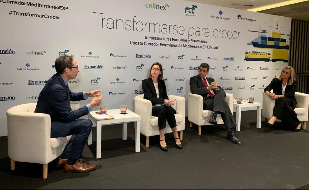 Un momento de la mesa redonda en la que ha intervenido el consejero de Fomento, José Ramón Díez de Revenga (2º dcha).