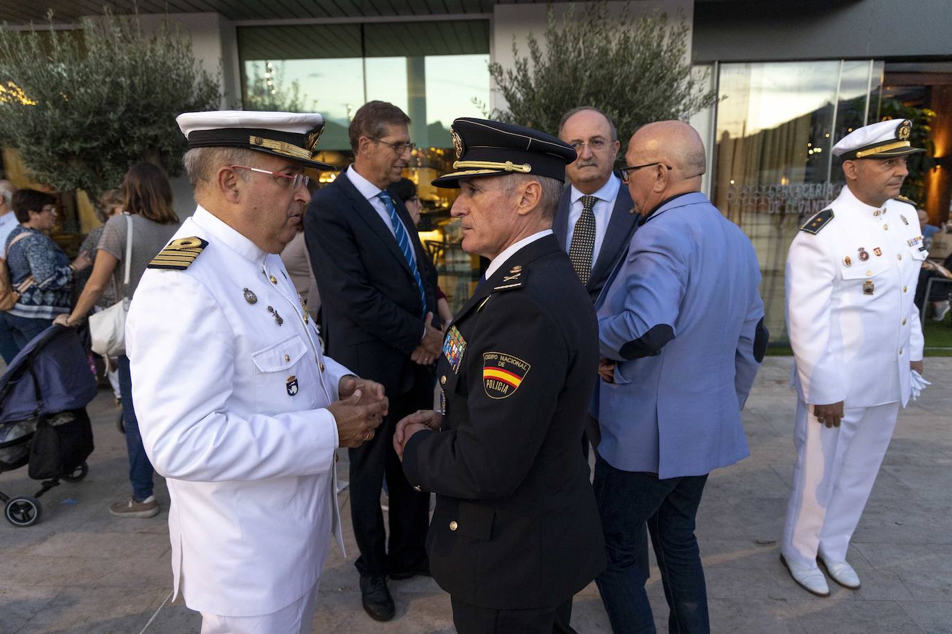 Fotos: Arriado de la Bandera en Cartagena por la Fiesta Nacional