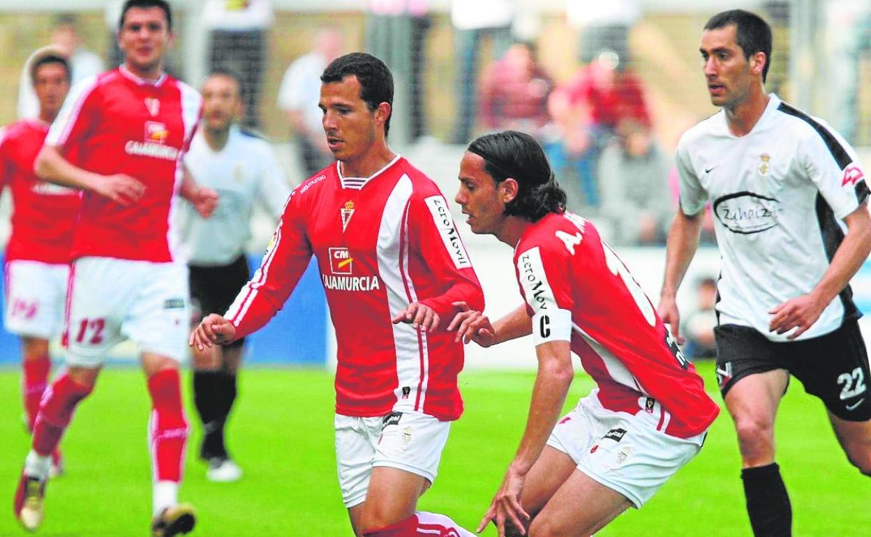 Bruno y Mejía, en el último Real Unión-Real Murcia, jugado en Irún en abril de 2010.