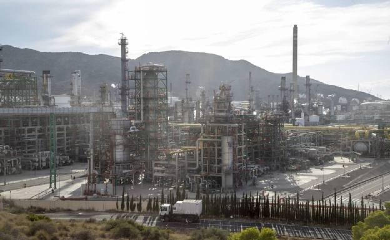 Refinería de Repsol, ubicada en el Valle de Escombreras, en una imagen de archivo.