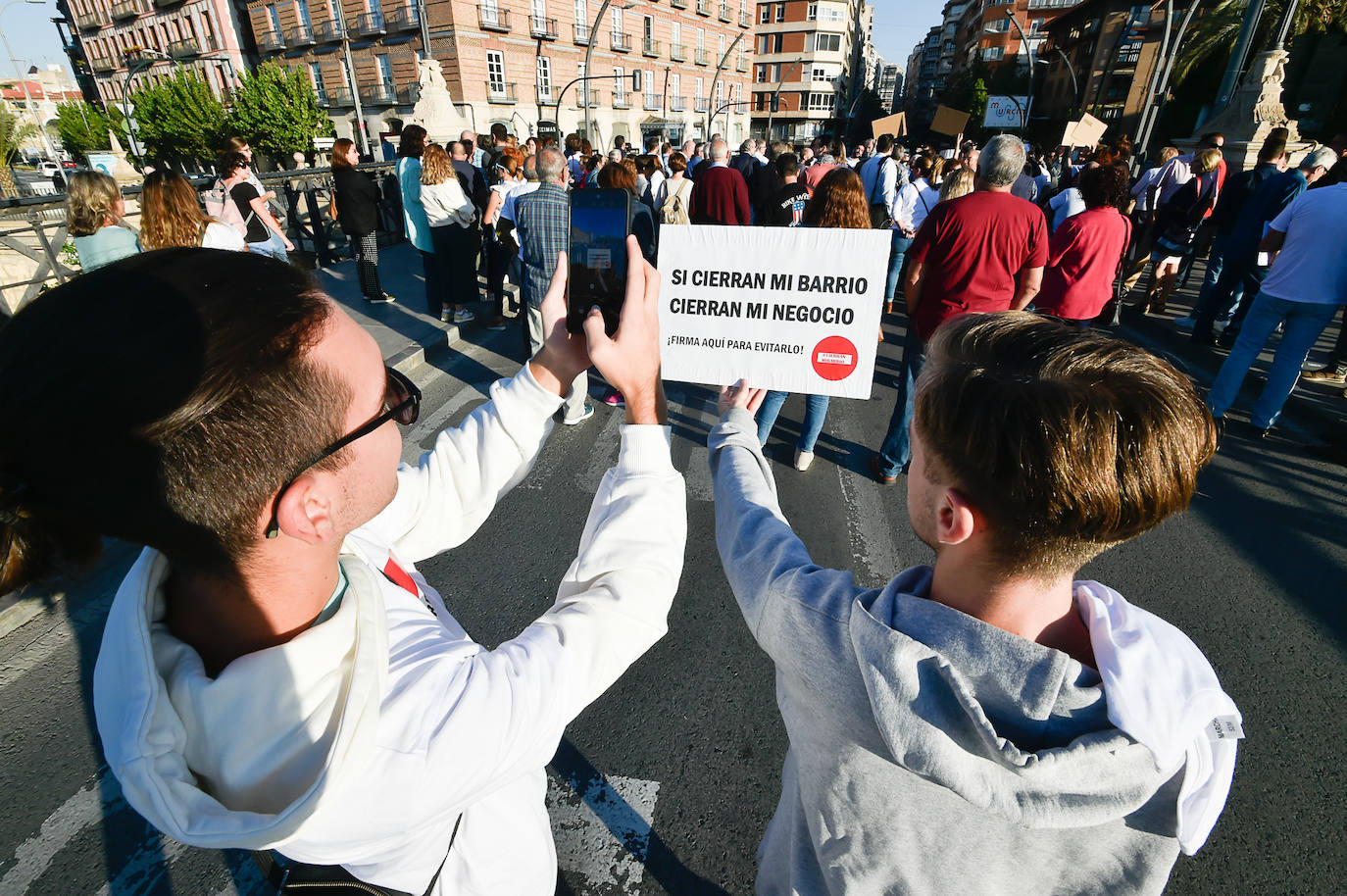 Fotos: Protesta de vecinos y comerciantes del barrio del Carmen de Murcia, en imágenes