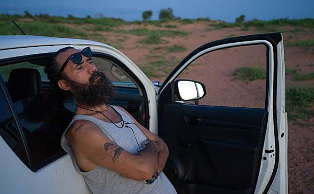 El publicista murciano Jorge Martínez, autor del reportaje, durante una pausa. 